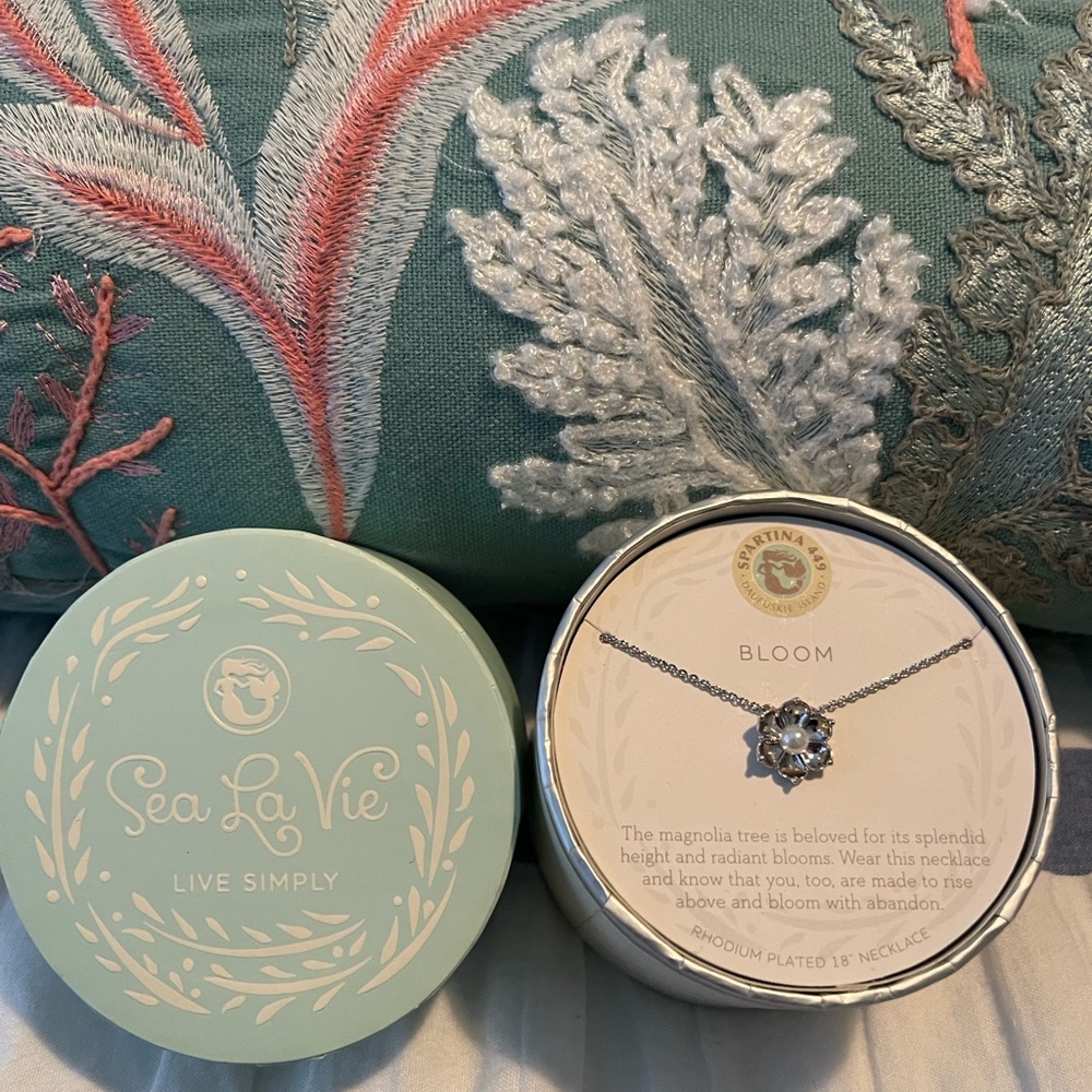 Spartina 449 Necklace Magnolia Tree - Picture 4 of 8
